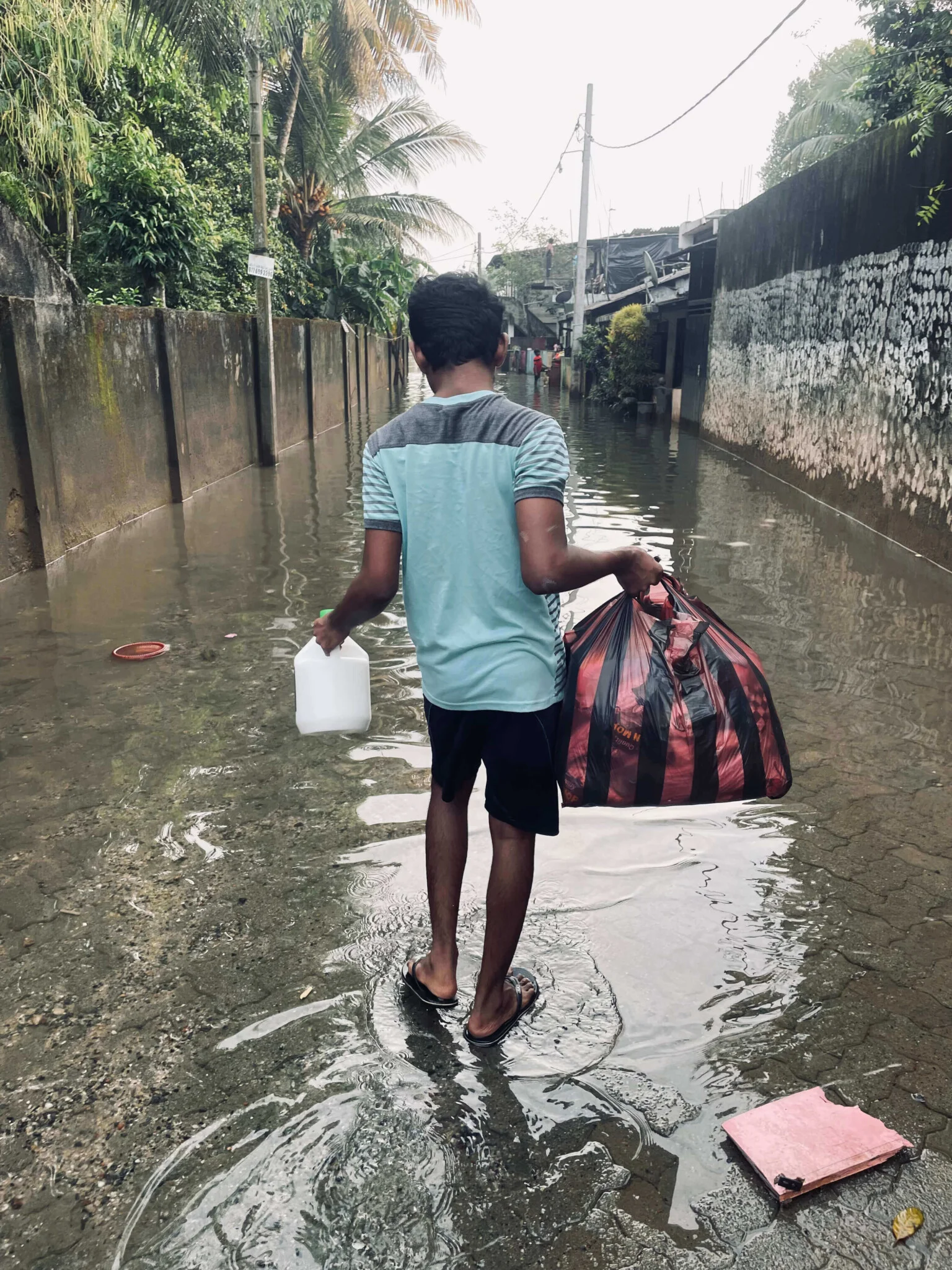 Flood relief supplies being delivered in Wellampitiya with WorldShapers